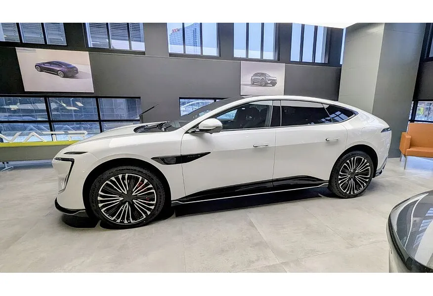 Avatr 12 AT 4WD (578 л.с.) Dual Motor Dynamic Белый в АВИЛОН. Слайд №2