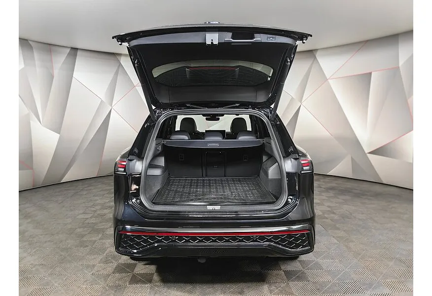 Volkswagen Tiguan 380 TSI 2.0 DSG 4WD (220 л.с.) R-Line Highline Черный в АВИЛОН. Слайд №11