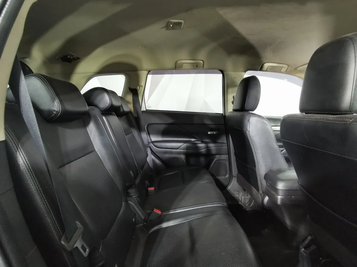 Mitsubishi Outlander 2.4 MIVEC CVT 4WD (167 л.с.) Instyle Белый в АВИЛОН. Слайд №16