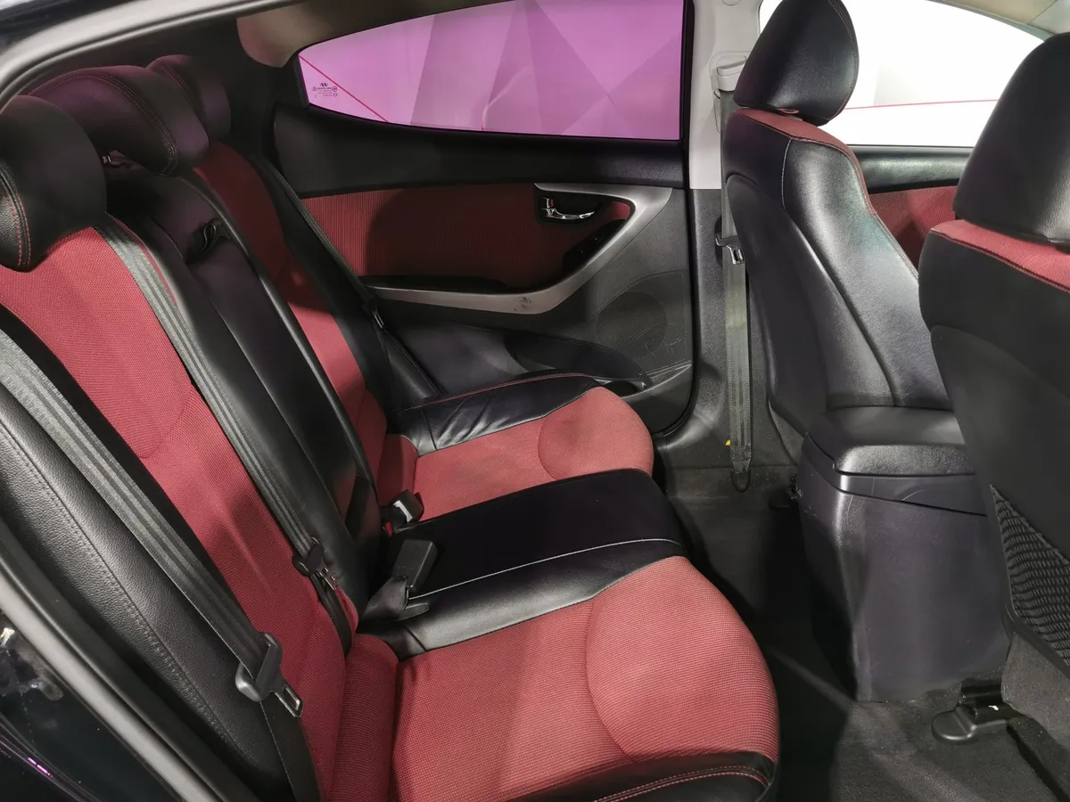 Hyundai Elantra 1.8 AT (150 л.с.) Sport Черный в АВИЛОН. Слайд №15