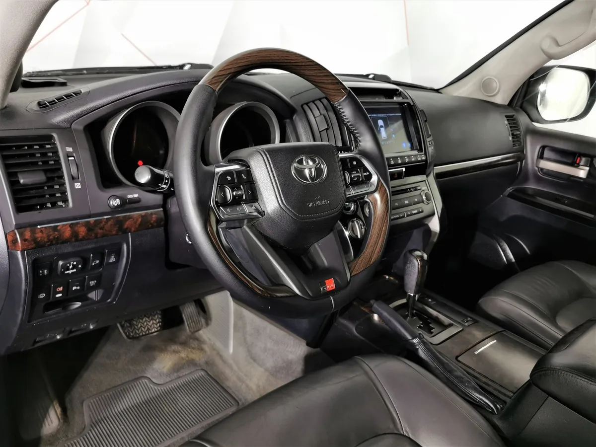 Toyota Land Cruiser 4.5 Twin-Turbo D AT 4WD (5 мест) (235 л.с.) Престиж Черный в АВИЛОН. Слайд №18