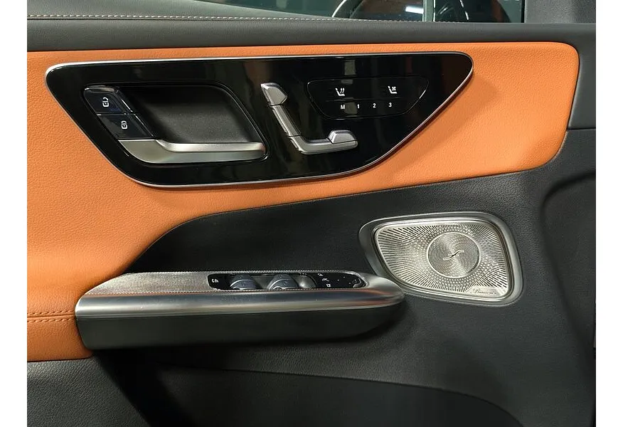 Mercedes-Benz GLC 300 4MATIC 9G-TRONIC (258 л.с.) Черный в АВИЛОН. Слайд №18