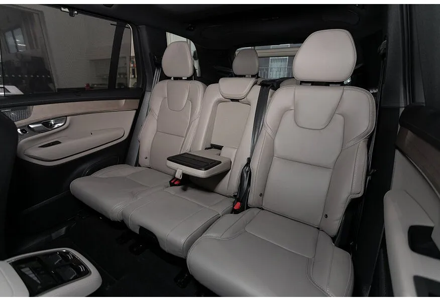 Volvo XC90 2.0 B6 mild hybrid AT AWD (7 мест) (300 л.с.) Ultra Bright Белый в АВИЛОН. Слайд №8