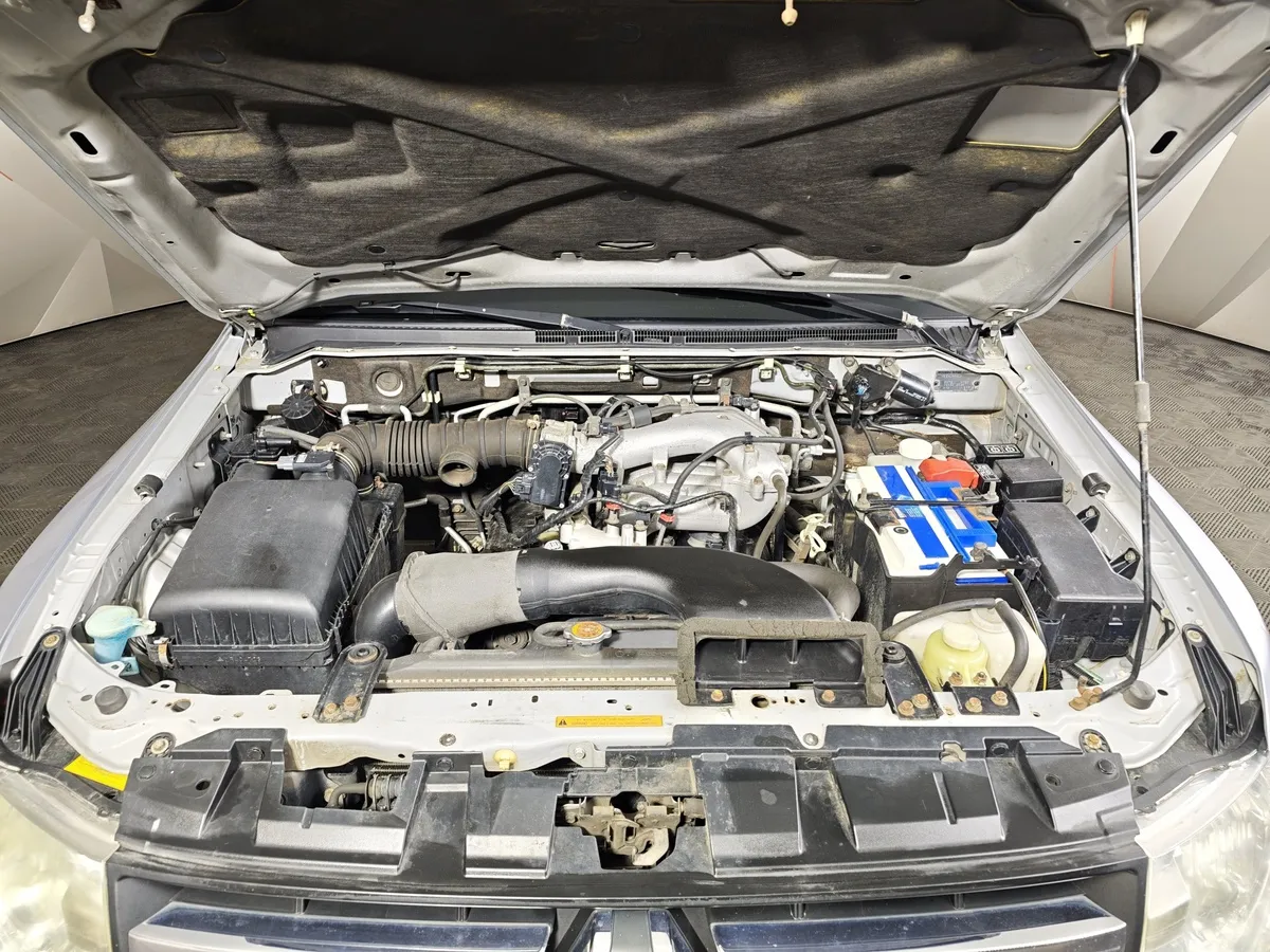 Mitsubishi Pajero 3.0 AT AWD (178 л.с.) Серебристый в АВИЛОН. Слайд №11