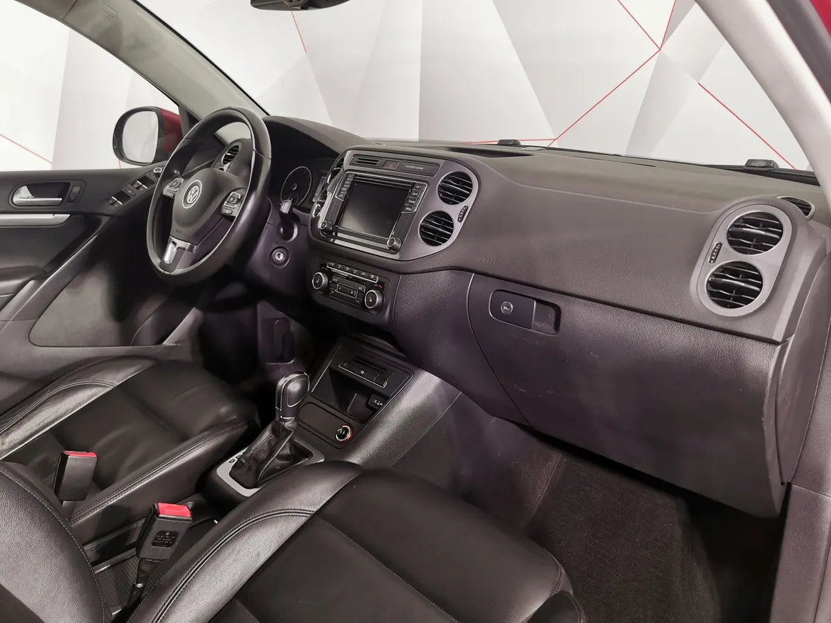 Volkswagen Tiguan 2.0 TSI 4Motion AT (170 л.с.) Sport&Style Красный в АВИЛОН. Слайд №11