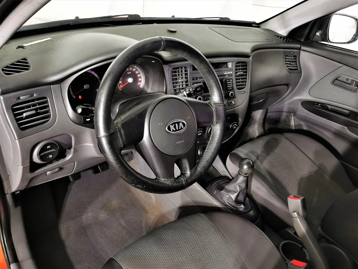 Kia Rio 1.4 MT (97 л.с.) Оранжевый в АВИЛОН. Слайд №18