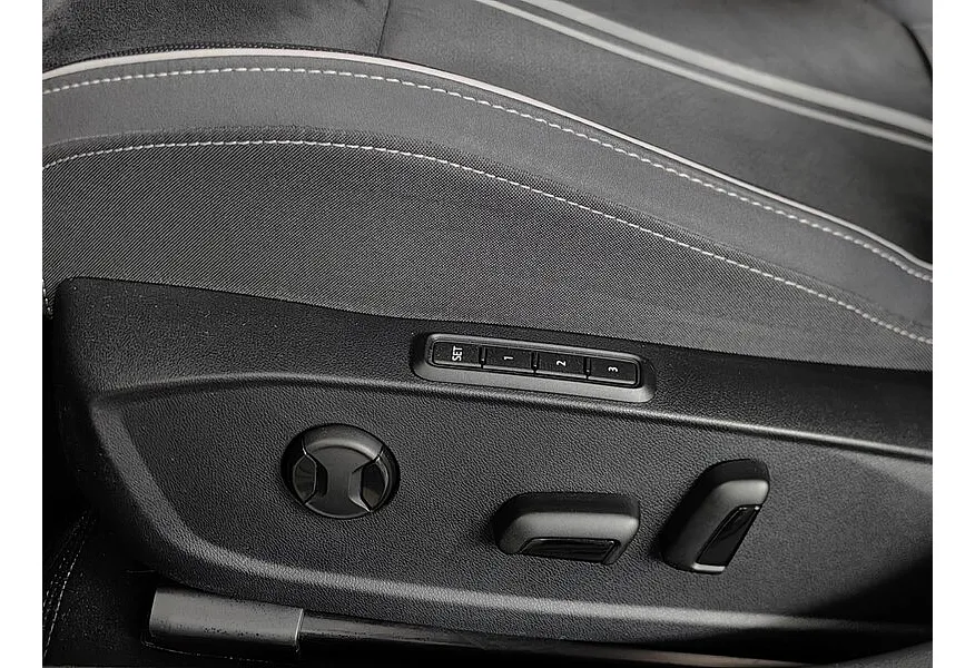 Volkswagen Golf 1.4 TSI AT (150 л.с.) R-Line Lite Серый в АВИЛОН. Слайд №22