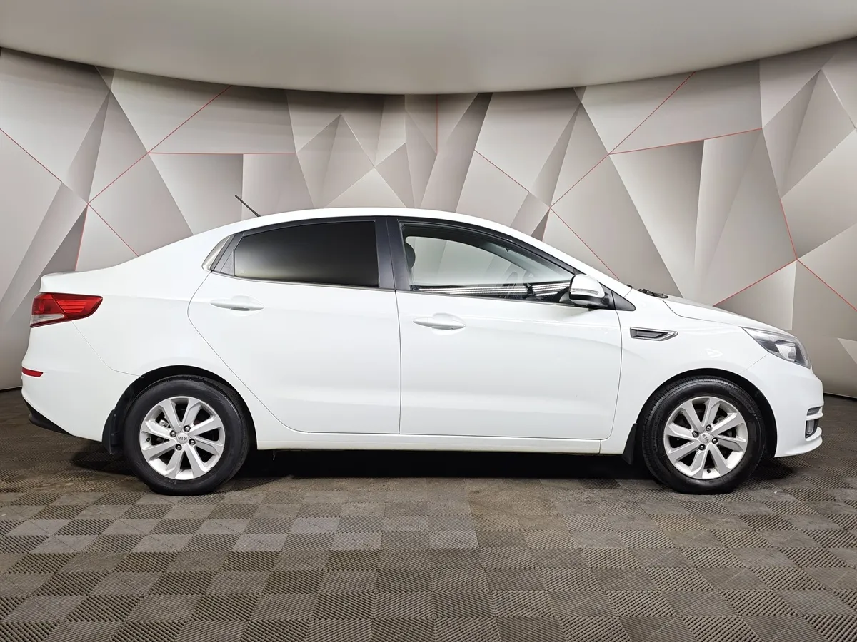 Kia Rio 1.6 MT (123 л.с.) Luxe Белый в АВИЛОН. Слайд №6