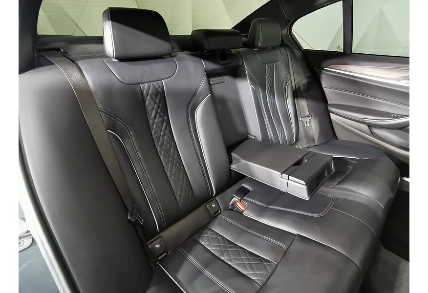 BMW 5 серия 530d xDrive Steptronic (249 л.с.) M Sport Pro Серый в АВИЛОН. Слайд №12