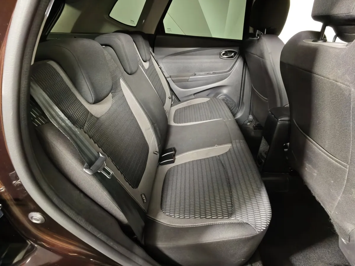 Renault Kaptur 1.6 MT (114 л.с.) Extreme Коричневый в АВИЛОН. Слайд №13