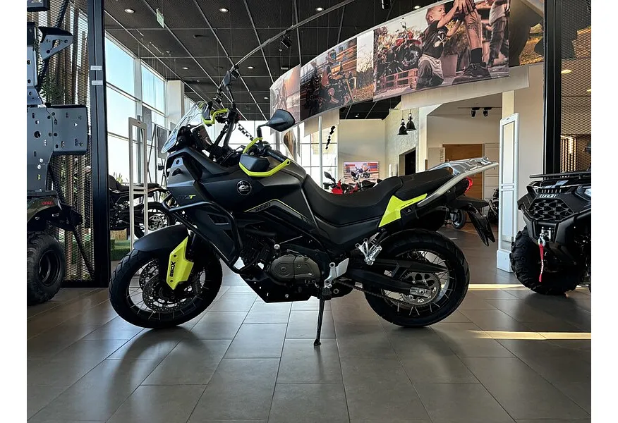 QJMOTOR SVT 650X 650 см³ (76 л.с.) 650 в АВИЛОН. Слайд №3 QJMOTOR SVT 650X 650 см³ (76 л.с.) 650 в АВИЛОН. Слайд №3