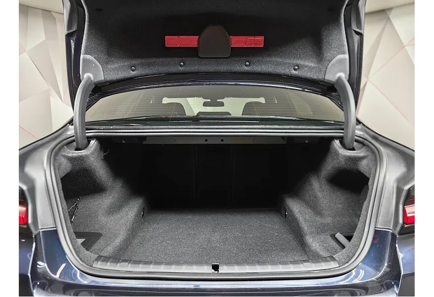 BMW 5 серия 530d xDrive Steptronic (249 л.с.) M Sport Plus Черный в АВИЛОН. Слайд №9