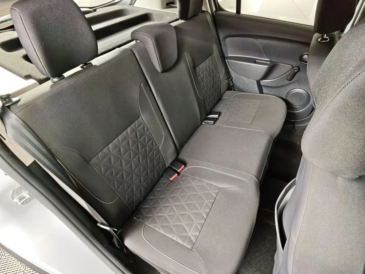 Renault Sandero 1.6 AT (103 л.с.) Stepway Серый в АВИЛОН. Слайд №17