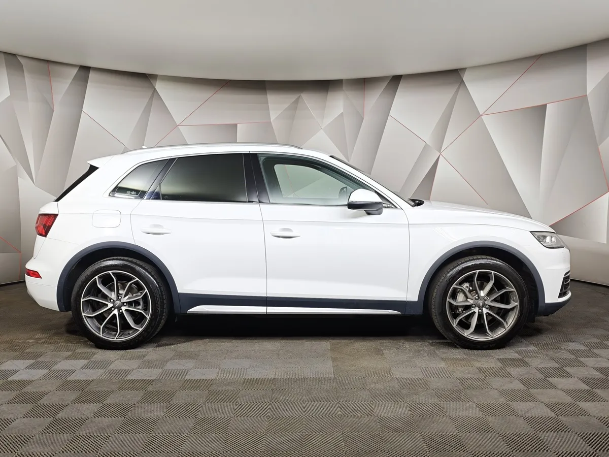 Audi Q5 L 40 TFSI S tronic quattro (249 л.с.) Белый в АВИЛОН. Слайд №6