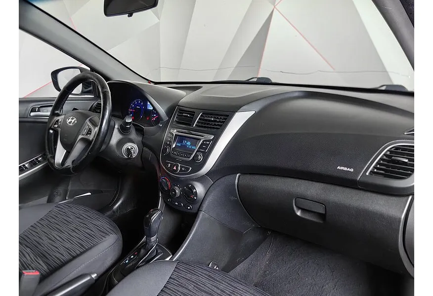 Hyundai Solaris 1.6 AT (123 л.с.) Comfort + Advanced + Winter Черный в АВИЛОН. Слайд №11