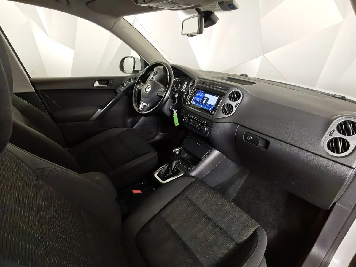 Volkswagen Tiguan 1.4 TSI BlueMotion DSG (150 л.с.) Белый в АВИЛОН. Слайд №12