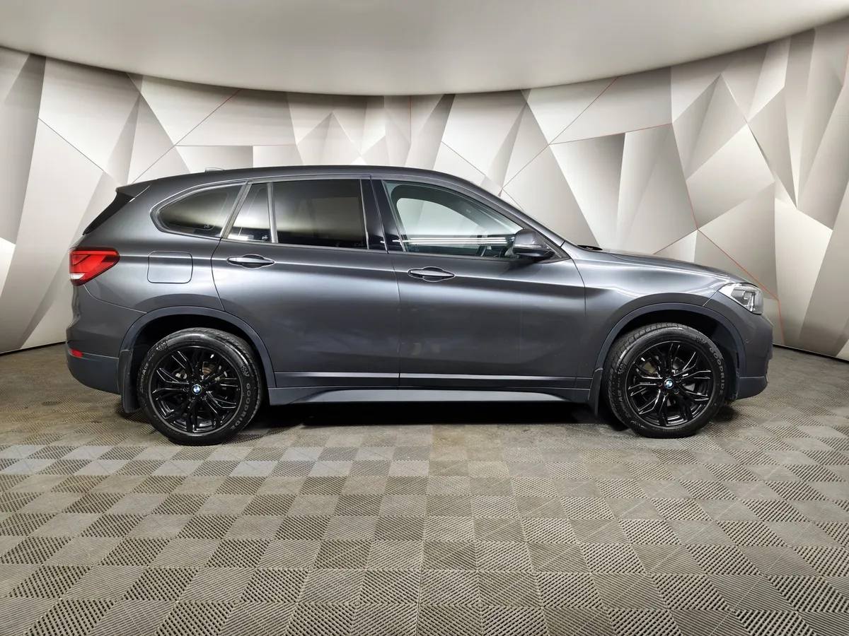 BMW X1 18i sDrive (140 л.с.) Advantage Серый в АВИЛОН. Слайд №6