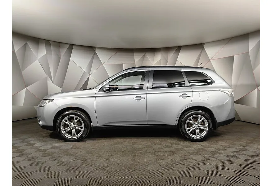 Mitsubishi Outlander 2.4 CVT 4WD (167 л.с.) Серебристый в АВИЛОН. Слайд №5