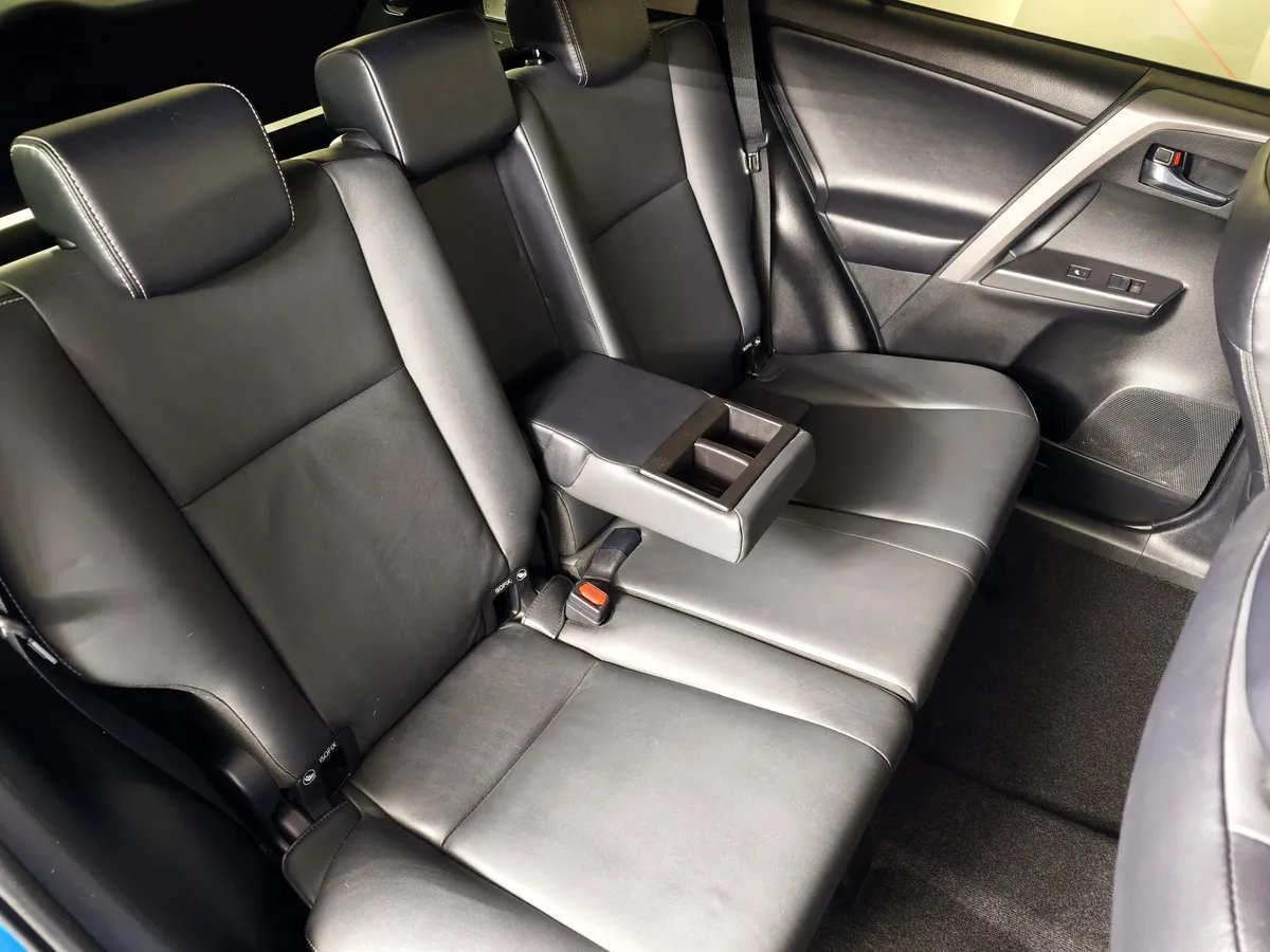 Toyota RAV4 2.0 CVT (148 л.с.) Стандарт Синий в АВИЛОН. Слайд №17