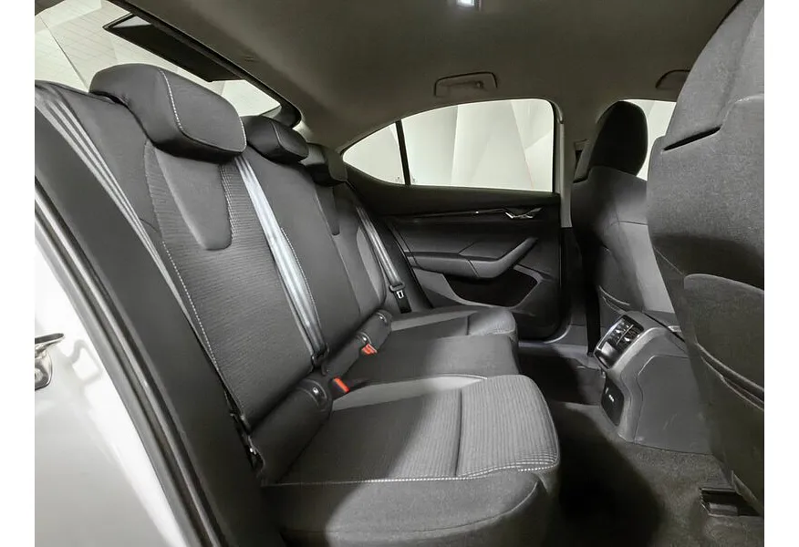 Skoda Octavia 1.4 AT FWD (150 л.с.) Белый в АВИЛОН. Слайд №16