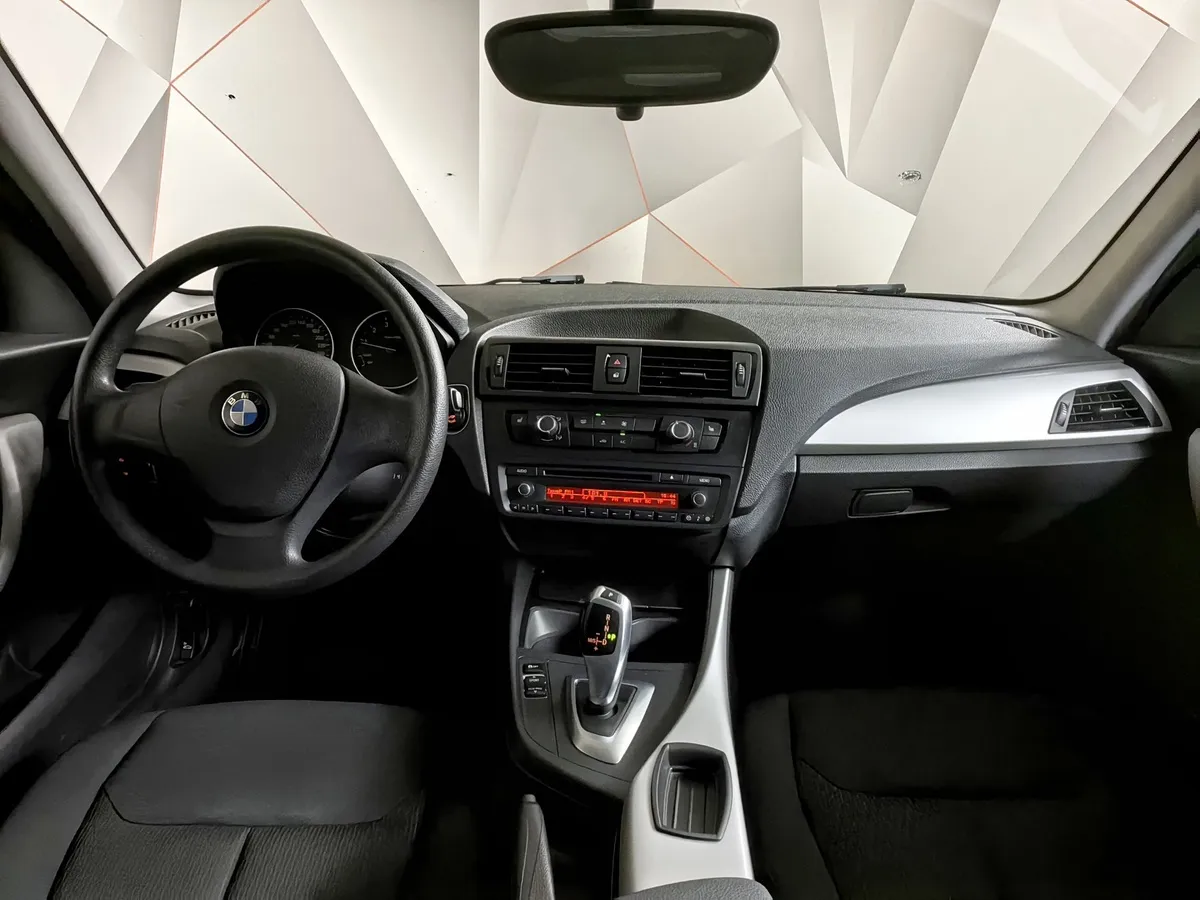 BMW 1 серия 116i AT (136 л.с.) Черный в АВИЛОН. Слайд №11