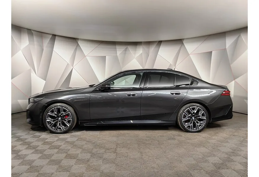 BMW 5 серия 520d xDrive AT (197 л.с.) Черный в АВИЛОН. Слайд №5