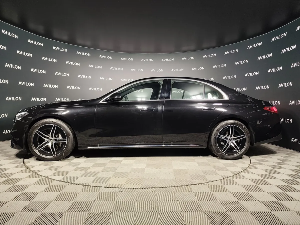Mercedes-Benz E-Класс E 300 4MATIC (258 л.с.) Черный в АВИЛОН. Слайд №2