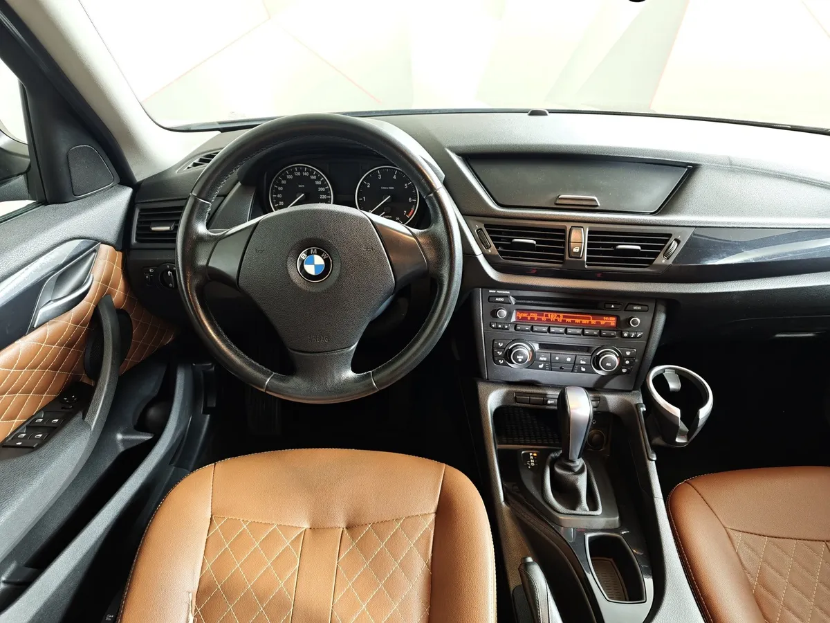 BMW X1 sDrive18i AT (150 л.с.) Base Локальная сборка Коричневый в АВИЛОН. Слайд №15
