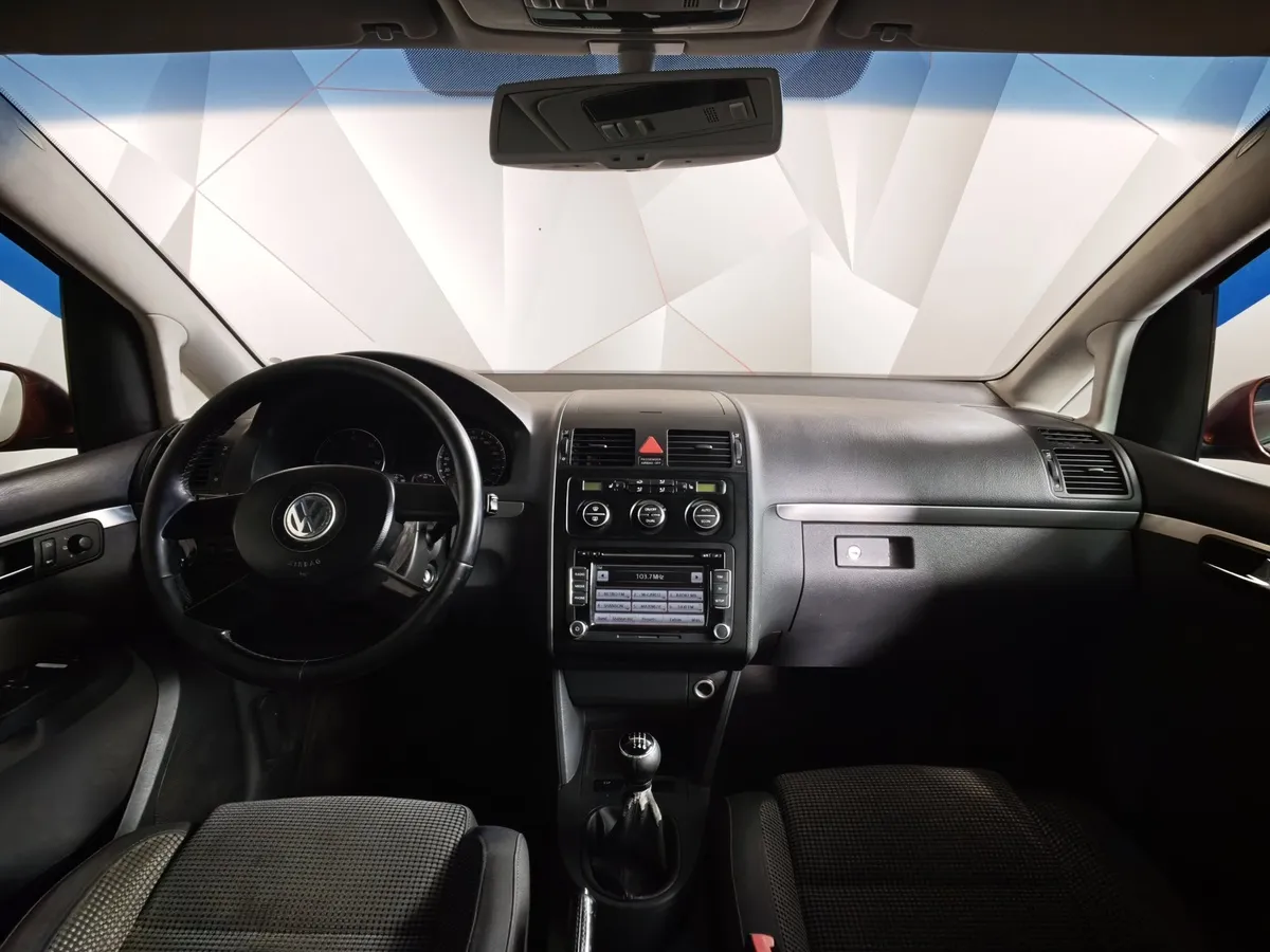 Volkswagen Touran 1.9 TDI AT (100 л.с.) Conceptline Красный в АВИЛОН. Слайд №11