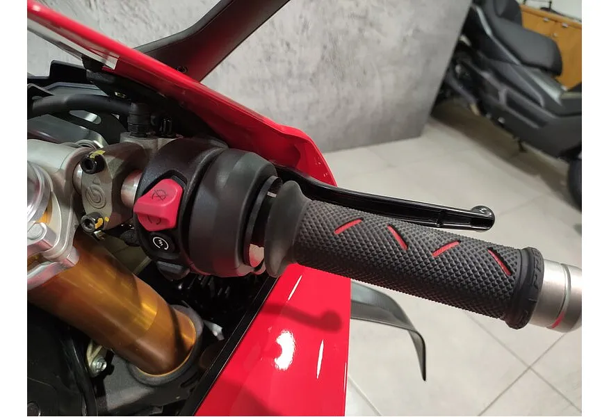 Ducati Panigale V4 1100 см³ (214 л.с.) 1103 Красный в АВИЛОН. Слайд №9