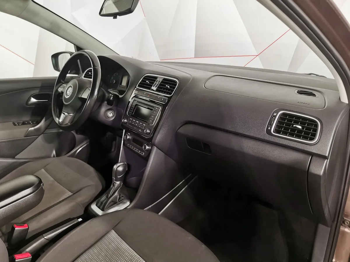 Volkswagen Polo 1.6 MPI AT (110 л.с.) Highline Коричневый в АВИЛОН. Слайд №11