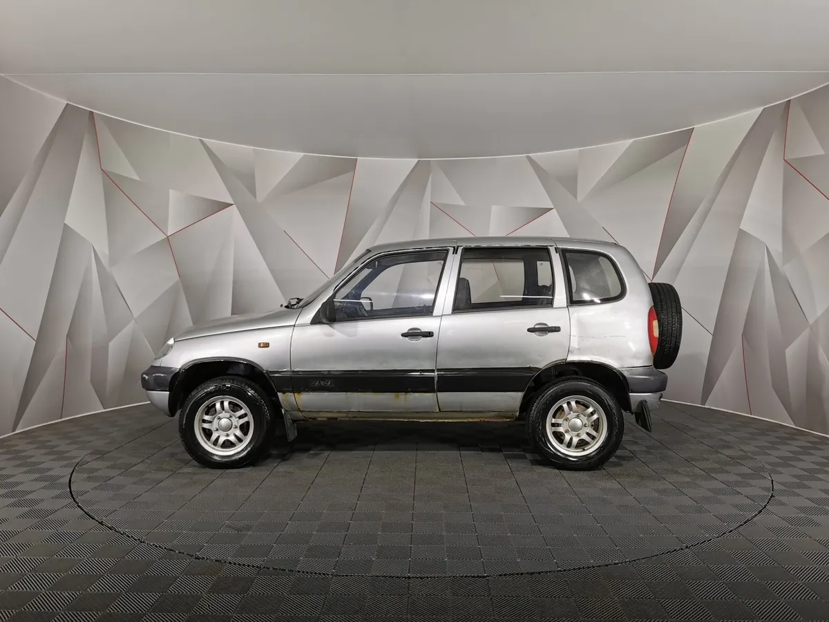 Chevrolet Niva 1.7 MT (80 л.с.) Серебристый в АВИЛОН. Слайд №5