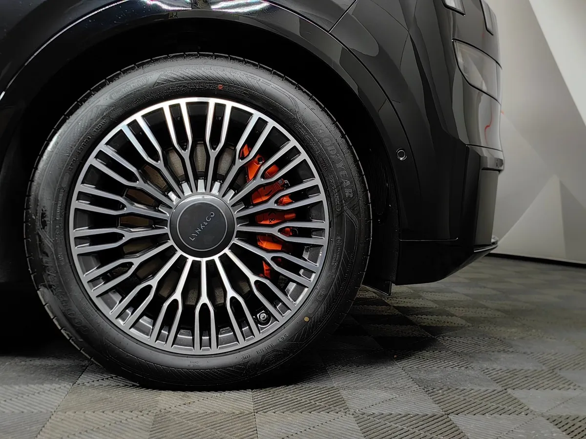 Lynk & Co 900 2.0 AT 4WD (884 л.с.) Discovery Черный в АВИЛОН. Слайд №9