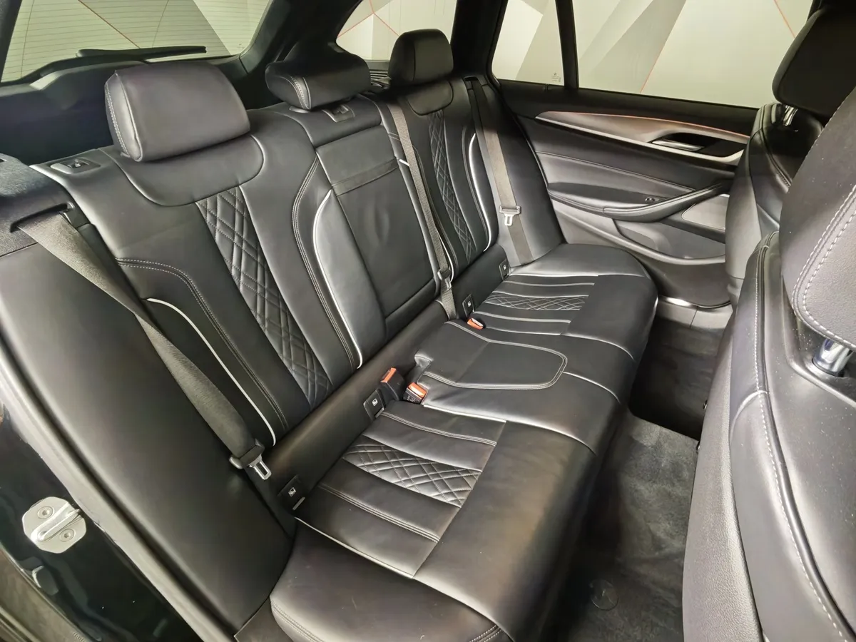 BMW 5 серия M550d xDrive Steptronic (400 л.с.) Черный в АВИЛОН. Слайд №14