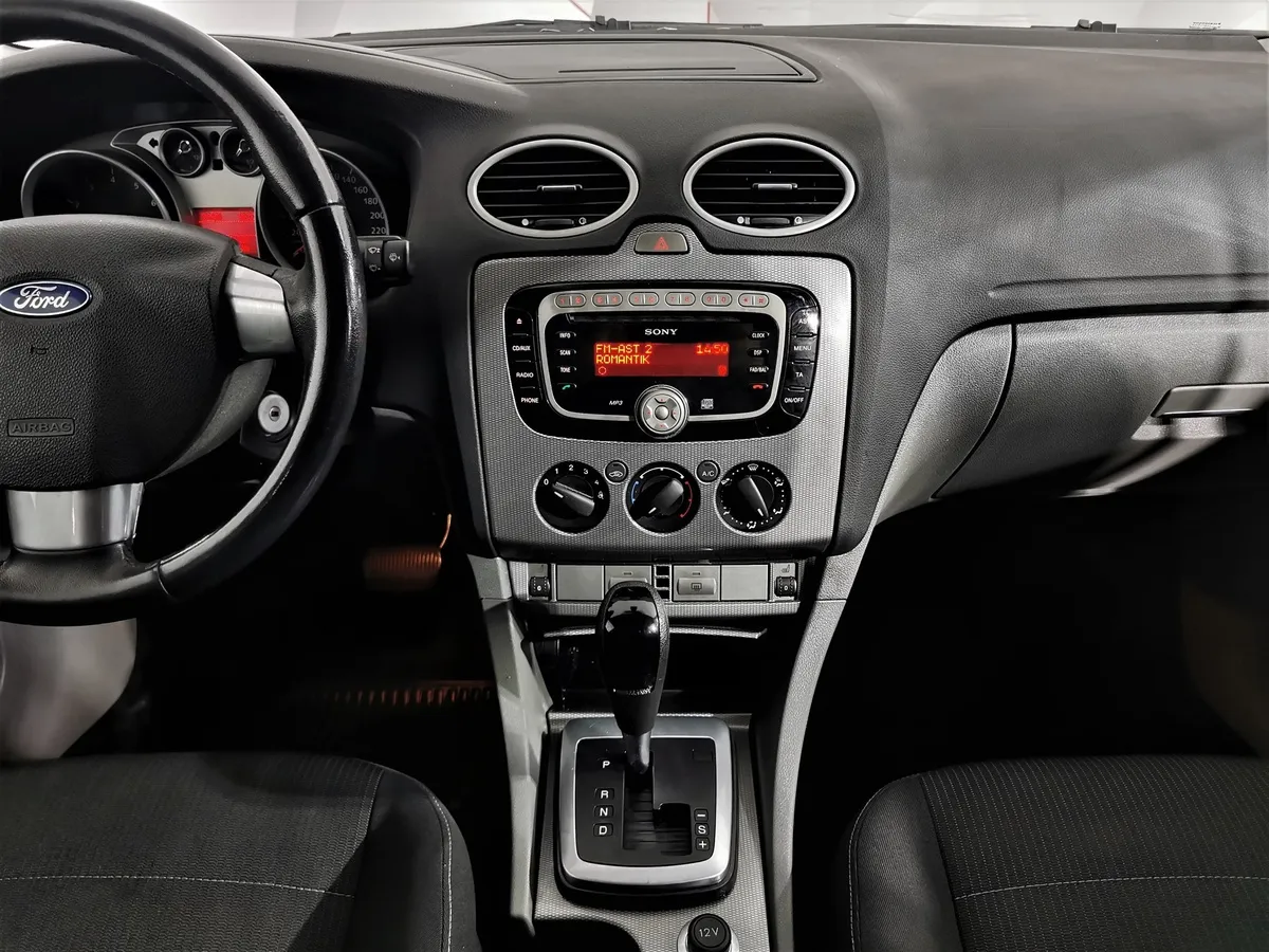 Ford Focus 2.0 AT (145 л.с.) Ghia Черный в АВИЛОН. Слайд №14