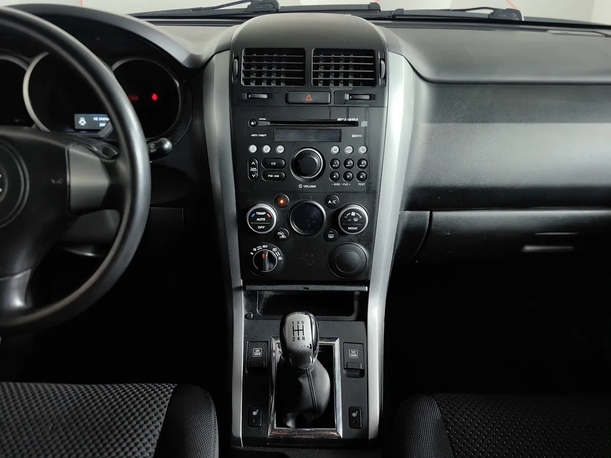 Suzuki Grand Vitara 2.0 MT AWD (140 л.с.) Черный в АВИЛОН. Слайд №14
