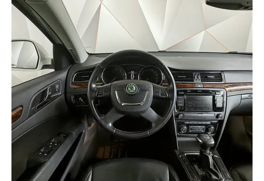 АВИЛОН - Skoda Superb 1.8 TSI AT (152 л.с.) Белый - slide 10