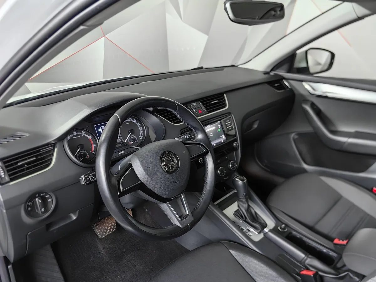 Skoda Octavia 1.6 AT FWD (110 л.с.) Style Plus Белый в АВИЛОН. Слайд №16