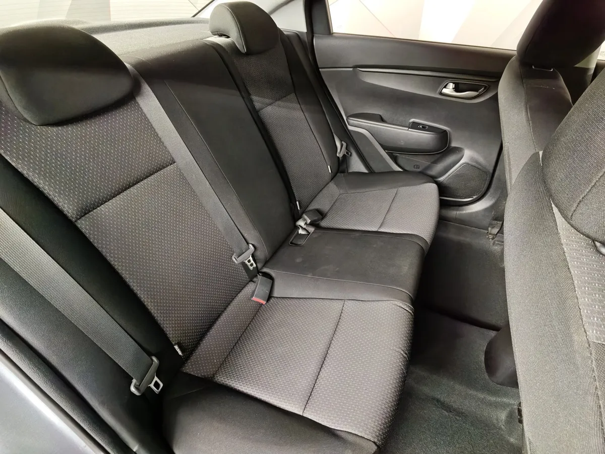 Kia Rio 1.6 AT (123 л.с.) Luxe Серый в АВИЛОН. Слайд №17