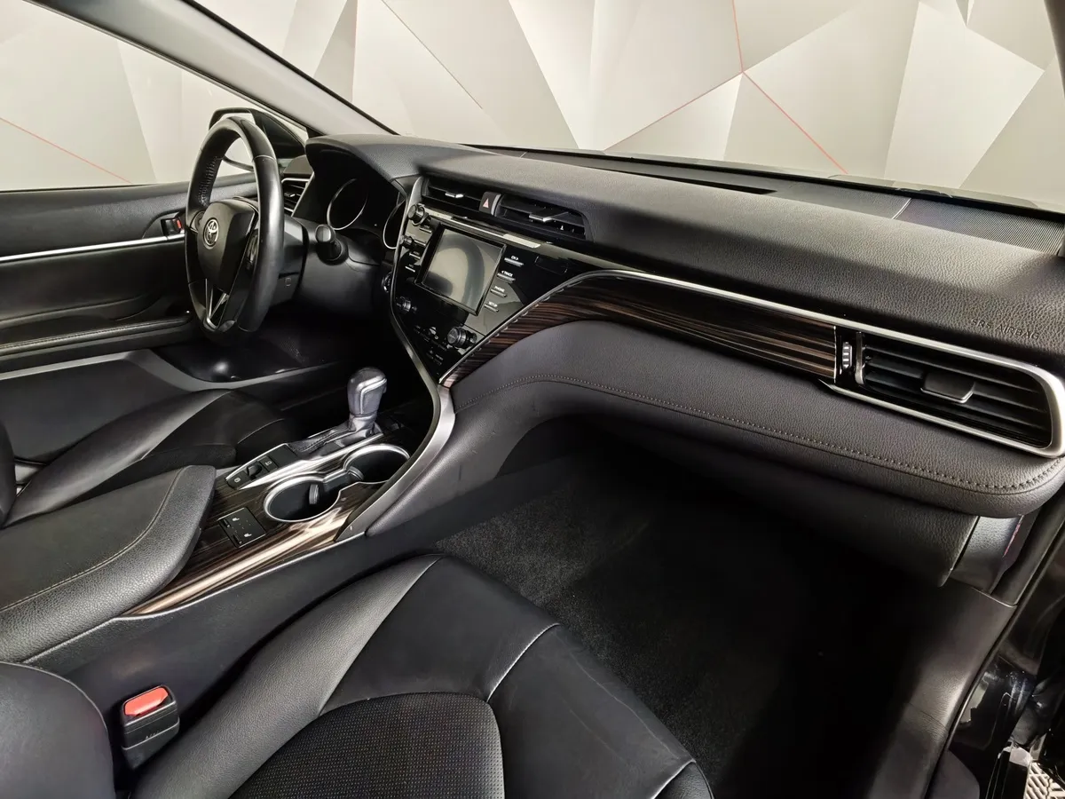 Toyota Camry 2.5 AT (181 л.с.) Черный в АВИЛОН. Слайд №13