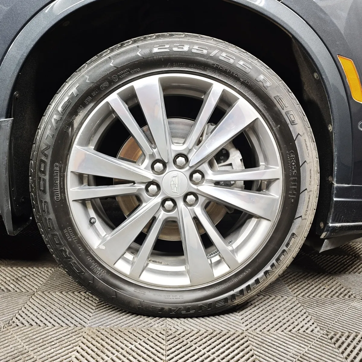 Cadillac XT6 2.0T AT AWD (200 л.с.) Sport Черный в АВИЛОН. Слайд №9