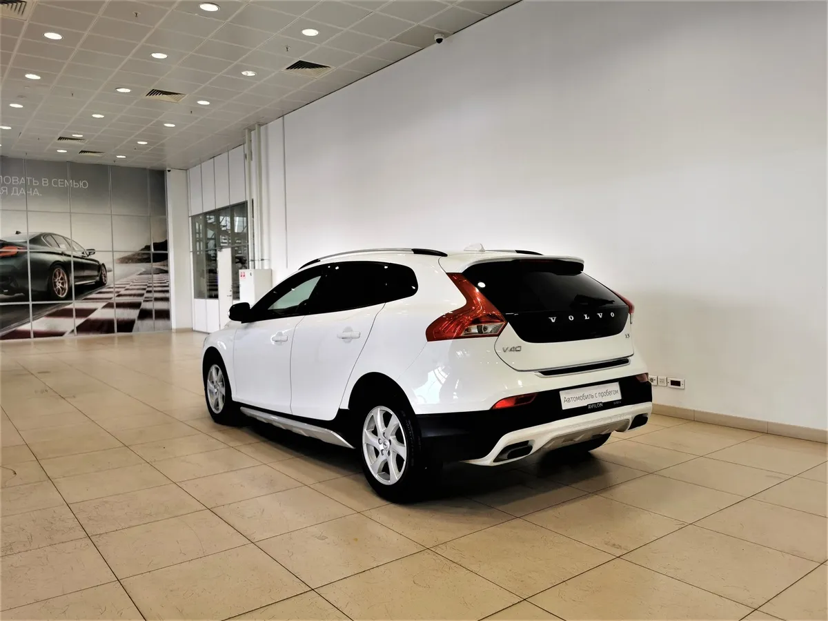 Volvo V40 1.5 T3 Drive-E Geartronic (152 л.с.) Белый в АВИЛОН. Слайд №4