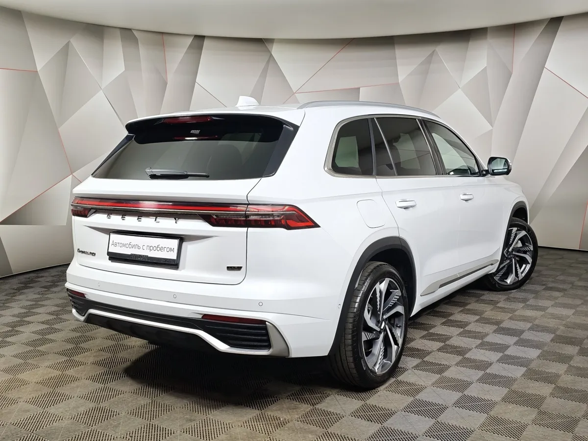 Geely Monjaro 2.0T 8AT 4WD (238 л.с.) Flagship Белый в АВИЛОН. Слайд №2