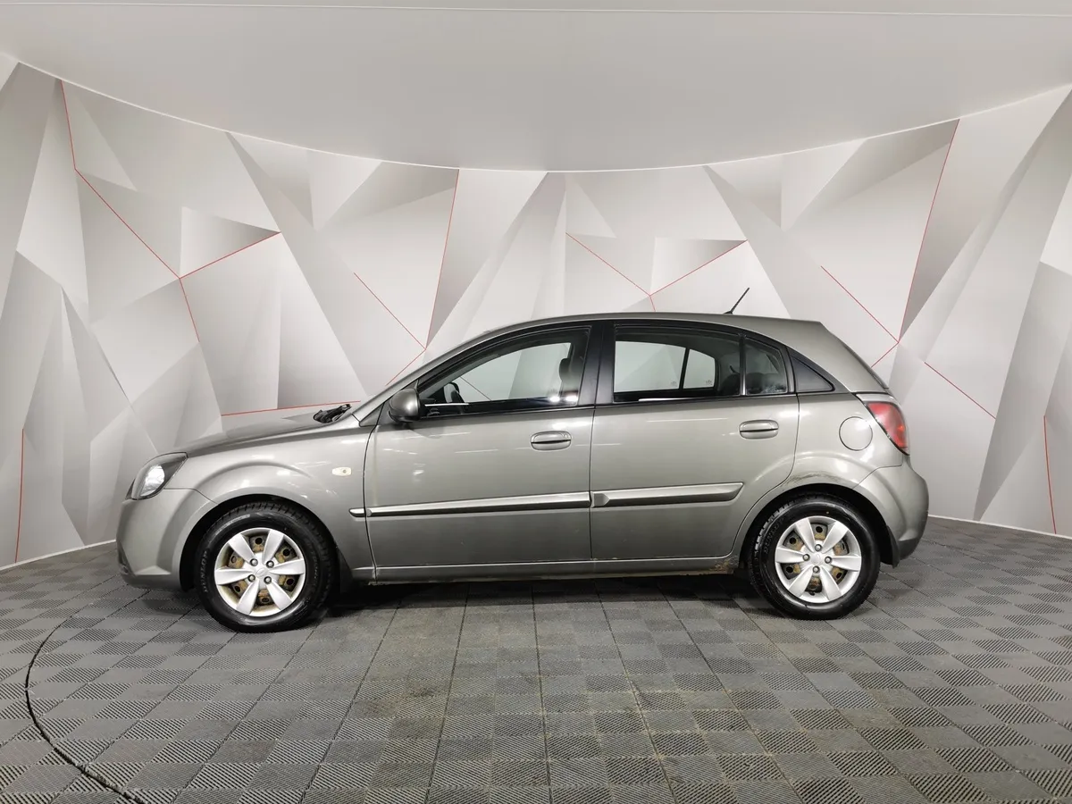 Kia Rio 1.4 AT (97 л.с.) Classic Серебристый в АВИЛОН. Слайд №5