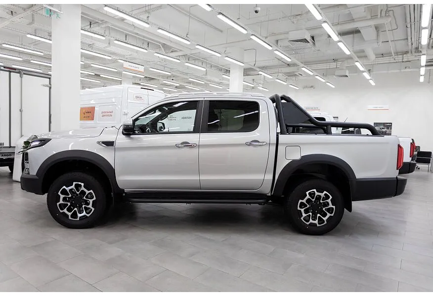 Sollers ST9 2.0G 8AT AWD (224 л.с.) Ultimate Серебристый в АВИЛОН. Слайд №3