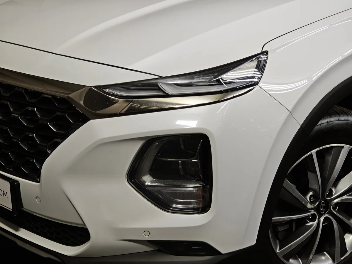 Hyundai Santa Fe 2.4 (188 л.с.) - 6AT Premier Белый в АВИЛОН. Слайд №10