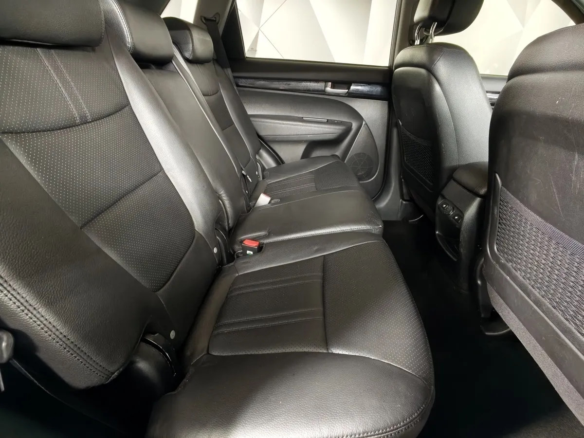 Kia Sorento 2.4 AT 4WD (175 л.с.) Comfort Серый в АВИЛОН. Слайд №16