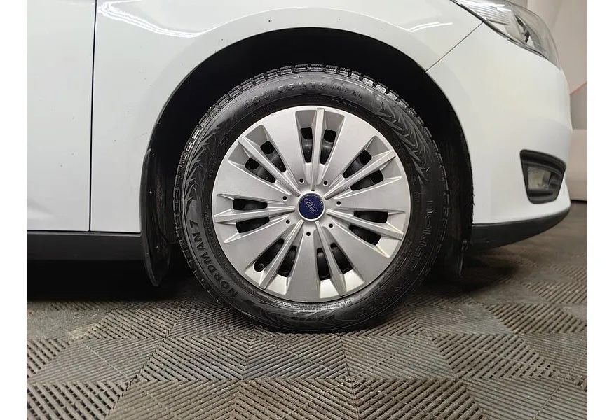 Ford Focus 1.6 PowerShift (105 л.с.) Trend Белый в АВИЛОН. Слайд №9