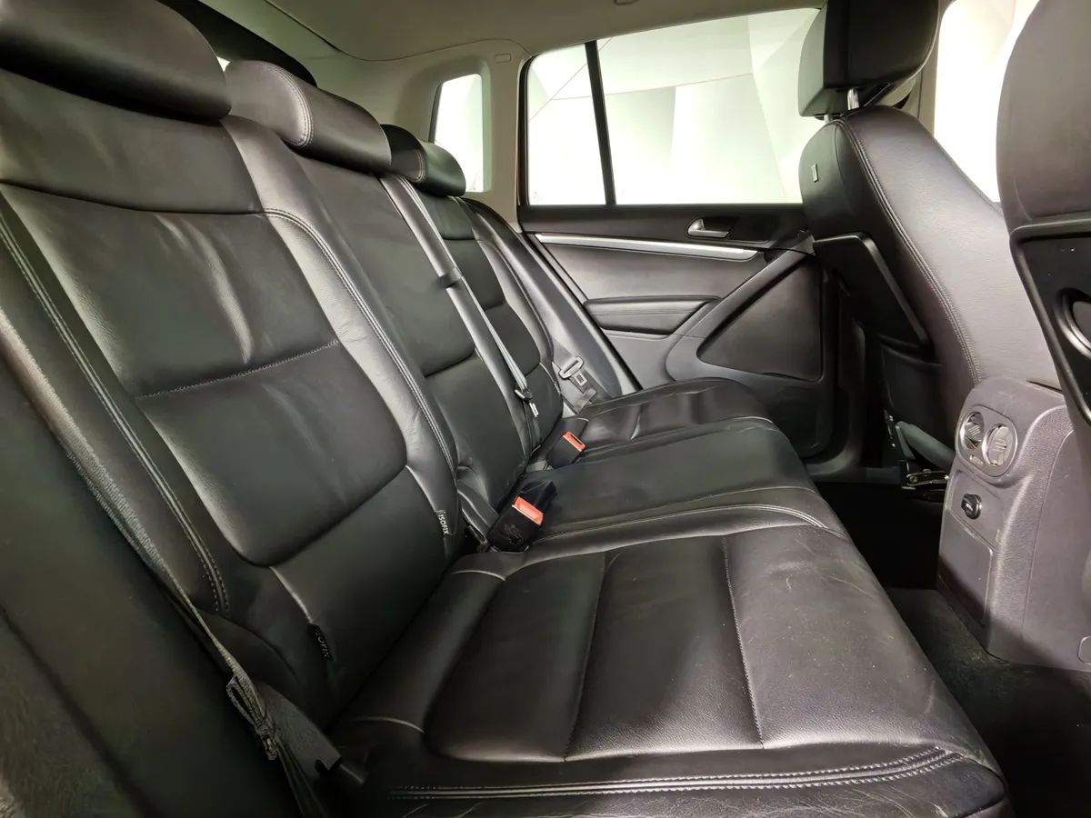 Volkswagen Tiguan 2.0 TDI 4Motion AT (140 л.с.) Sport&Style Красный в АВИЛОН. Слайд №16