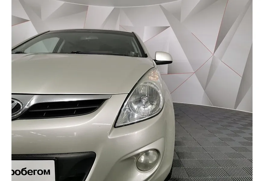 Hyundai i20 1.4 AT (101 л.с.) Бежевый в АВИЛОН. Слайд №10